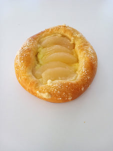 Brioche crème pâtissière et poires pur beurre sur levain